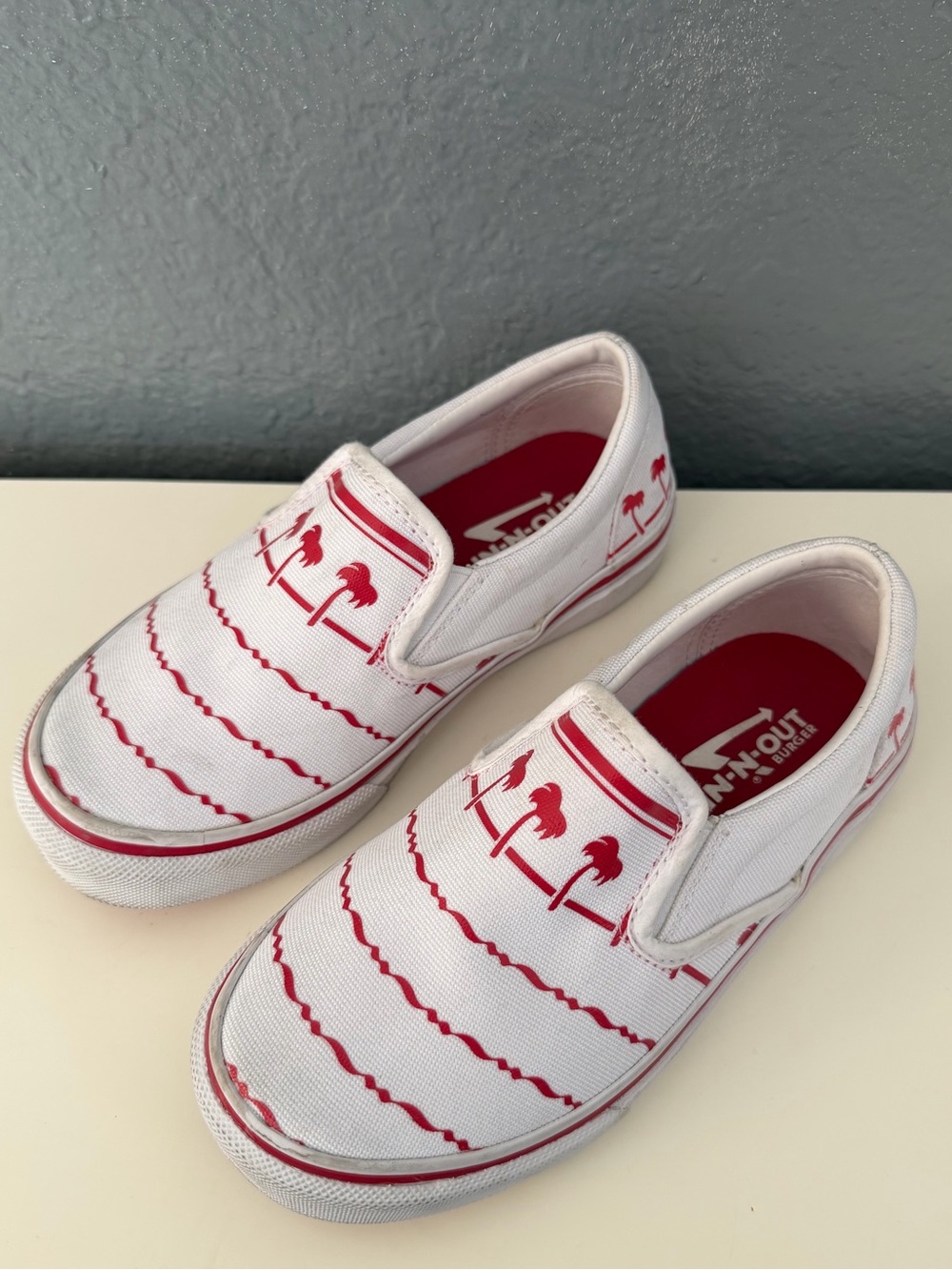 In&out kids size 2 shoes boys or girls 4 palm trees similar to vans